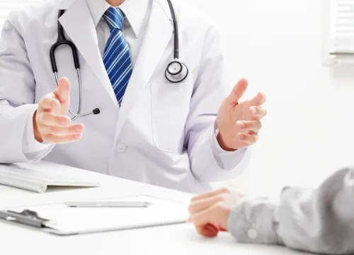 初回受診（診察、治療方針の決定）