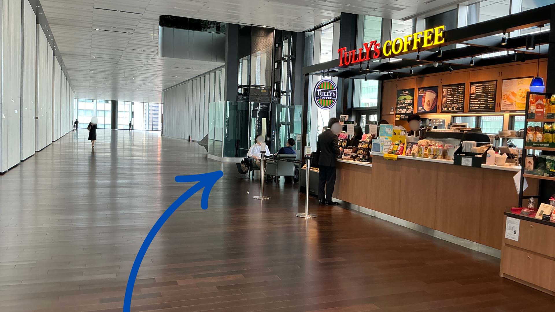 （5）タリーズコーヒーの奥にエレベーターがございます。