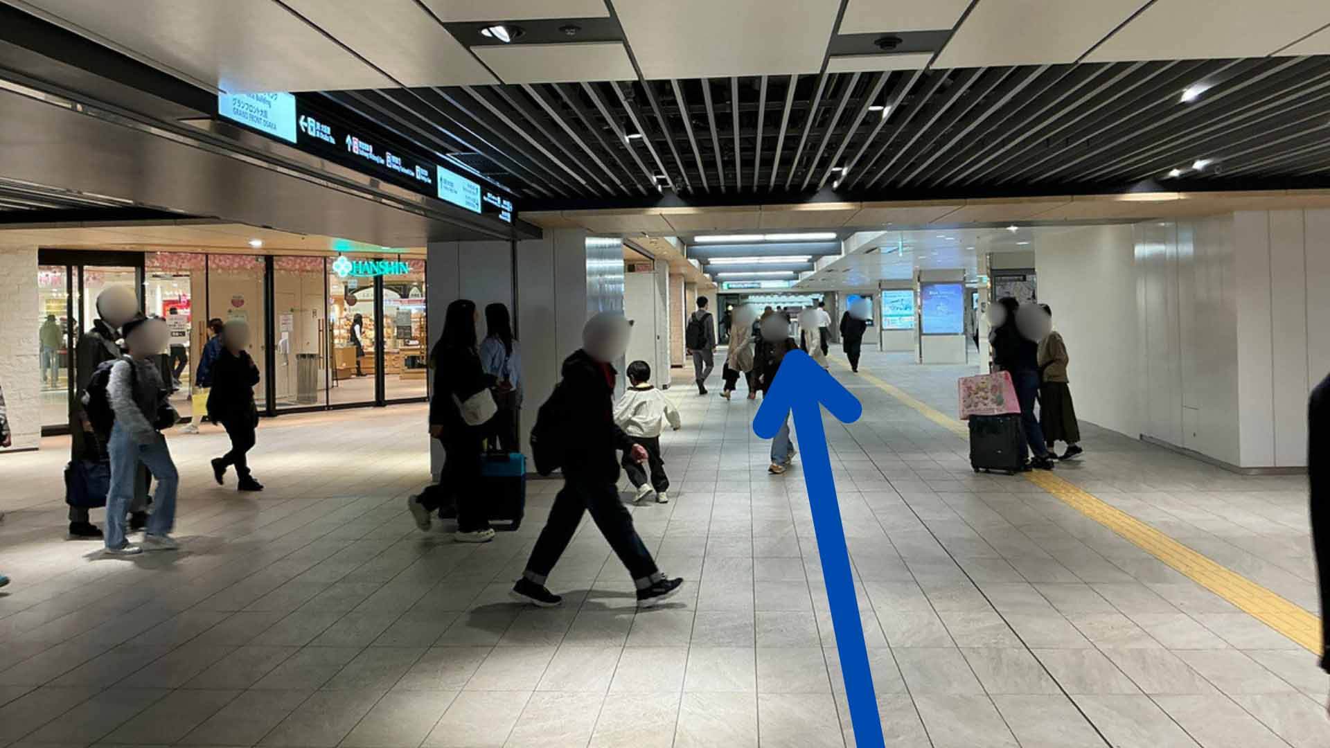 （4）十字路をそのまま真っ直ぐ直進してください。（左手に阪神百貨店がございます）